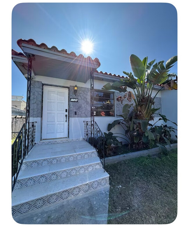 1620 NW 8th St in Miami, FL - Building Photo - Building Photo