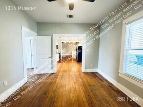 1314 Muncey St in San Antonio, TX - Building Photo - Building Photo