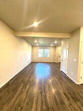 1202 NW Upas Pl in Redmond, OR - Foto de edificio - Building Photo