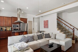 911 McKinney Park Ln in Houston, TX - Building Photo - Building Photo