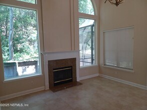 4463 Ecton Ln E in Jacksonville, FL - Foto de edificio - Building Photo