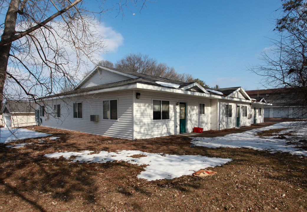 615 28th Ave W in Menomonie, WI - Building Photo