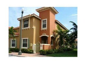 4930 Windward Way in Fort Lauderdale, FL - Foto de edificio - Building Photo