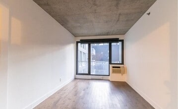1414-1414 Rue Chomedey in Montréal, QC - Building Photo - Building Photo