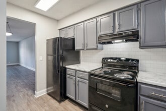 Piccadilly Apartments in Goodlettsville, TN - Building Photo - Building Photo