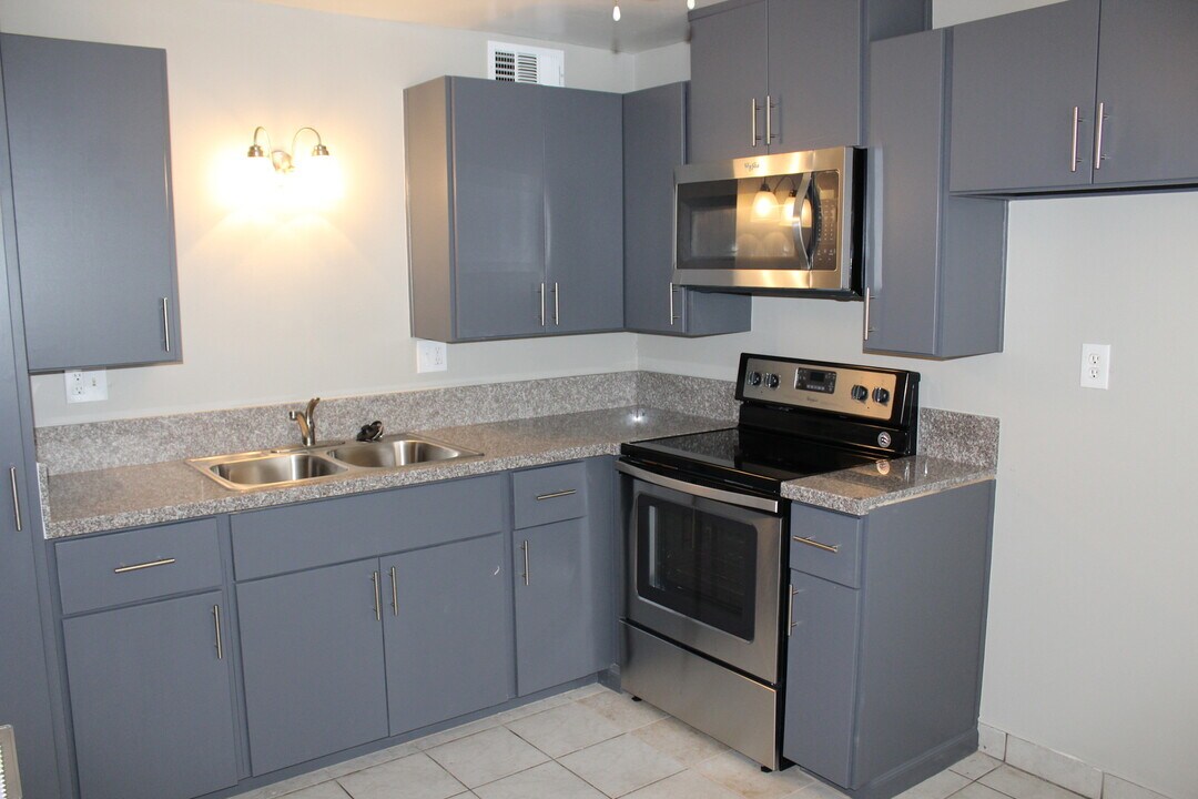 1802 Cherry St in Bakersfield, CA - Building Photo
