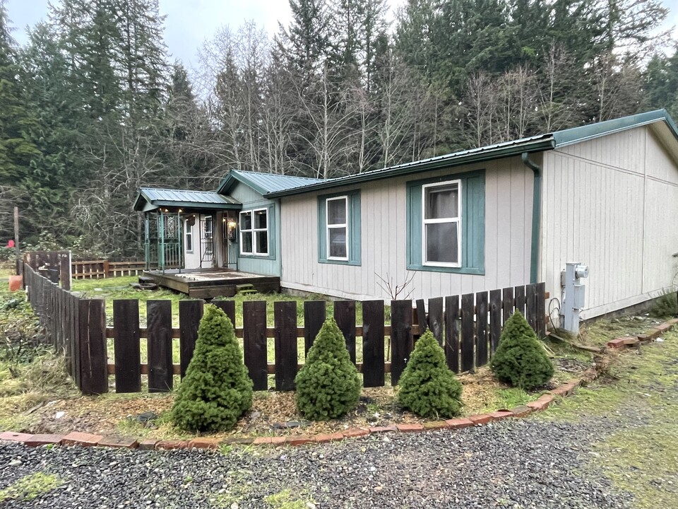 6653 Northwest Newberry Hill Road, Unit Main House in Silverdale, WA - Building Photo