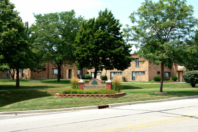 Rand Grove Village in Palatine, IL - Foto de edificio - Building Photo