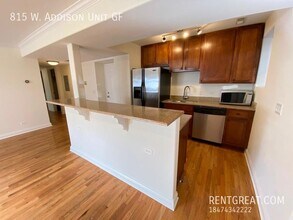 815 W Addison St in Chicago, IL - Building Photo - Building Photo