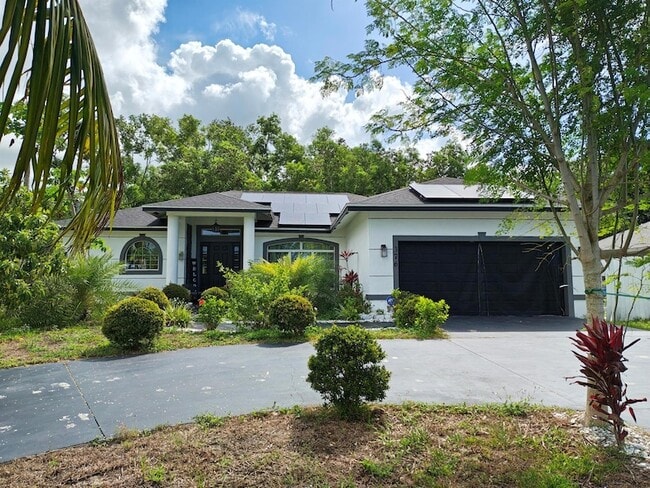 property at 376 SW Tulip Blvd