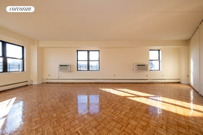 300 W 110th St in New York, NY - Building Photo - Building Photo