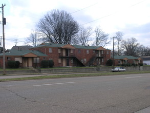 596 Danny Thomas Blvd Apartments in Memphis, TN - Foto de edificio - Building Photo