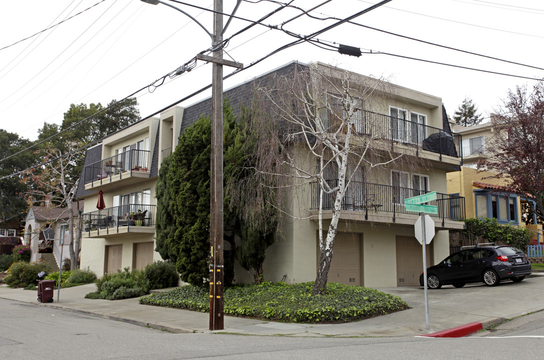 230 Santa Rosa Ave in Oakland, CA - Building Photo