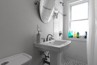 9 Dimick St, Unit 2 in Somerville, MA - Foto de edificio - Building Photo