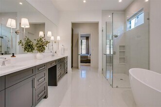 9721 Kerrisdale Ln in Dallas, TX - Building Photo - Building Photo