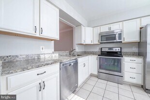 18811 Birdseye Dr in Germantown, MD - Building Photo