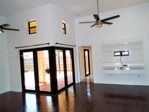 422 SW 88th Pl in Miami, FL - Building Photo - Building Photo