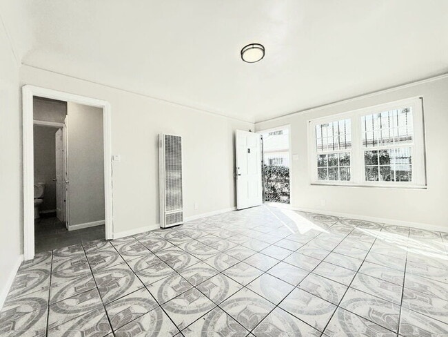 338 W 61st St in Los Angeles, CA - Building Photo - Building Photo