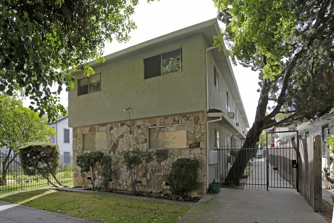 2212 S St in Sacramento, CA - Building Photo