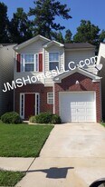 2815 Windsor Forrest Ct in College Park, GA - Building Photo
