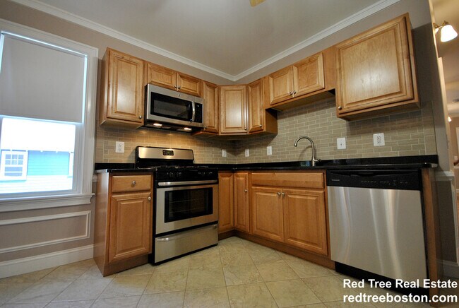 38 Turner St in Boston, MA - Foto de edificio - Building Photo