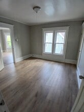 85 Bowen St, Unit 2 in Jamestown, NY - Foto de edificio - Building Photo