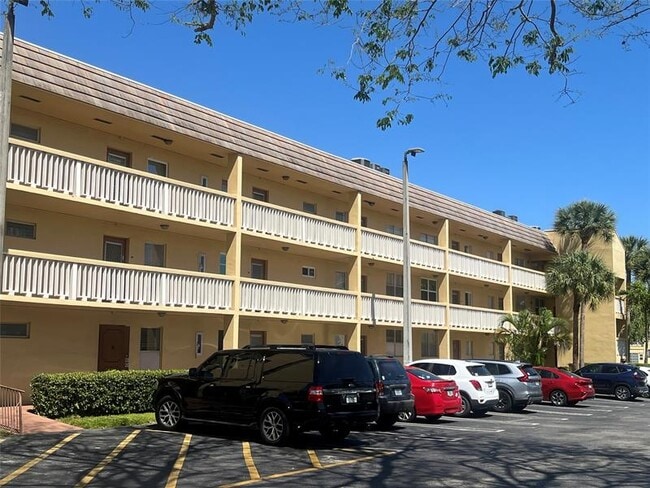 6090 NW 64th Ave in Fort Lauderdale, FL - Building Photo - Building Photo