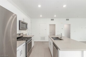 11257 Rainbow Peak Ave in Las Vegas, NV - Building Photo - Building Photo