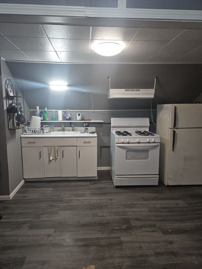 1662 Saint Agnes Ave, Unit 1ST FLOOR in Utica, NY - Building Photo - Building Photo