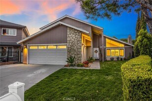 1320 N Van Gogh Cir in Orange, CA - Building Photo
