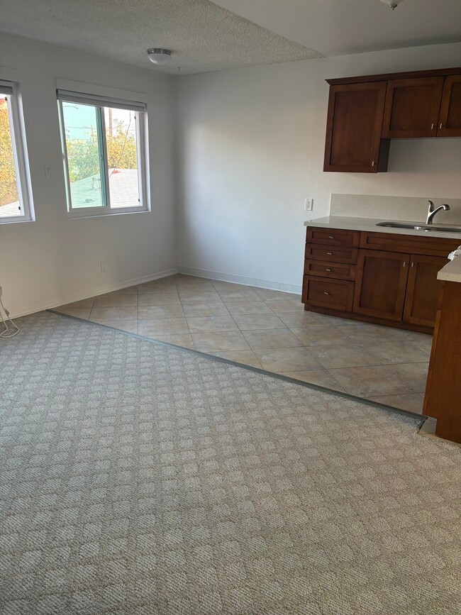 414 E Elk Ave, Unit A in Glendale, CA - Building Photo - Building Photo