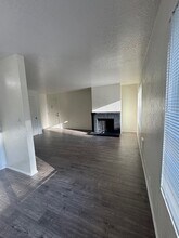 9017 236th St SW, Unit B in Edmonds, WA - Foto de edificio - Building Photo