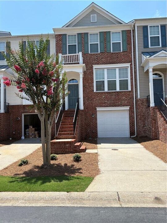 1384 Thornborough Dr in Alpharetta, GA - Building Photo