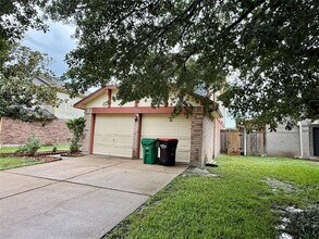 9418 Westacre Pl in Houston, TX - Building Photo - Building Photo