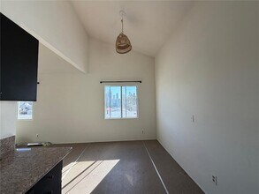 911 N Beaudry Ave in Los Angeles, CA - Foto de edificio - Building Photo