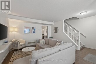 1320 Savannah Dr in London, ON - Building Photo - Building Photo