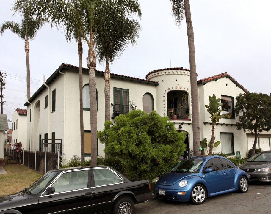 233 Newport Ave in Long Beach, CA - Foto de edificio