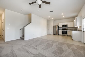 2039 Hemingway Cir in Groveland, FL - Building Photo - Building Photo