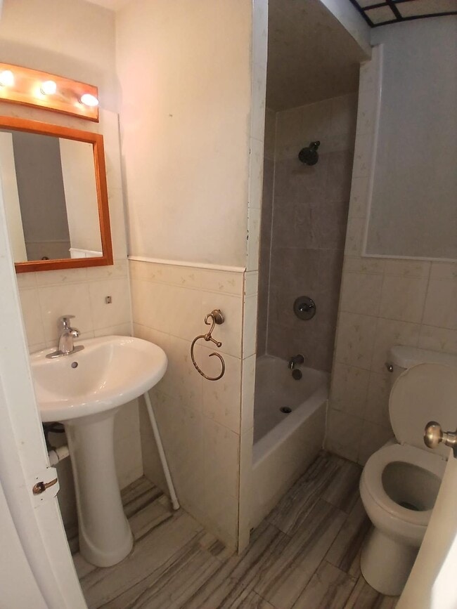 486 21st Ave in Paterson, NJ - Foto de edificio - Building Photo