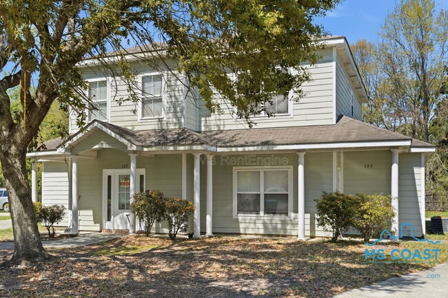 125 Earle Taylor Ln in Ocean Springs, MS - Building Photo - Building Photo