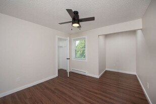 10 C Kirby Rd in Saratoga Springs, NY - Building Photo