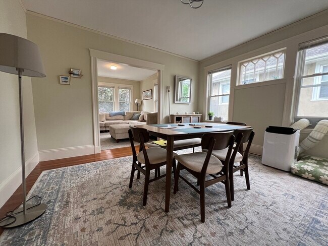 235 White St in Belmont, MA - Foto de edificio - Building Photo