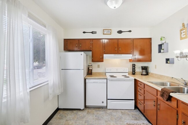 Fountain Park Apartments | Specials Availalable in Bloomington, IN - Foto de edificio - Building Photo