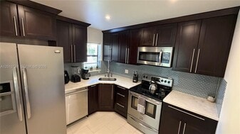 2649 Carambola Cir N in Coconut Creek, FL - Building Photo