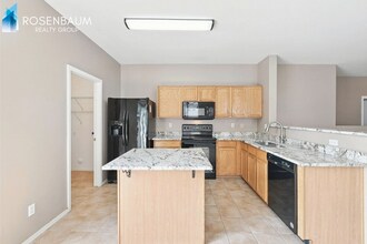 1921 E Desert Moon Trail in San Tan Valley, AZ - Foto de edificio - Building Photo