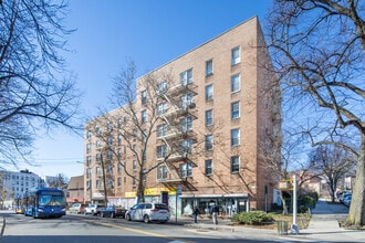 82-04 Lefferts Blvd in Kew Gardens, NY - Building Photo - Building Photo