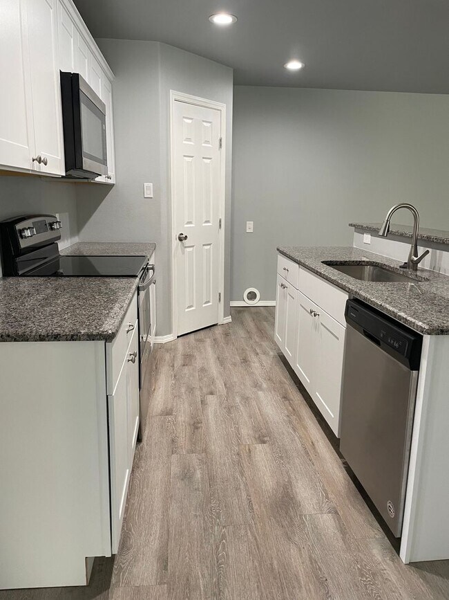 1303 N Dover Ave in Lubbock, TX - Building Photo - Building Photo