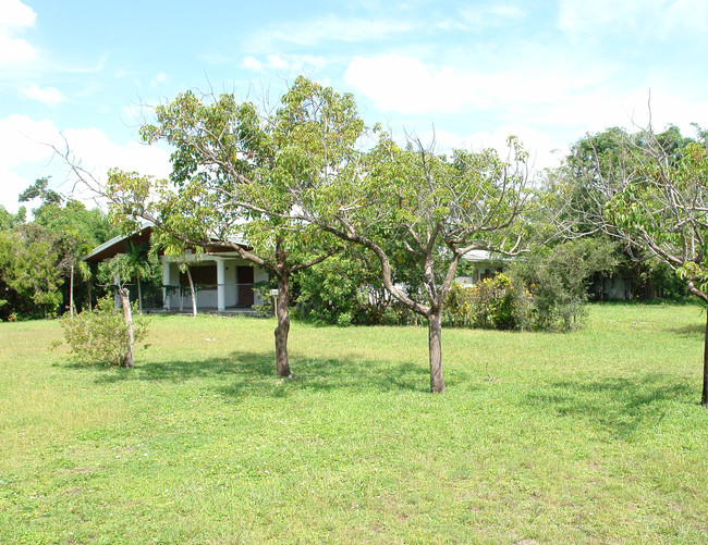 1261 NE 112th St in Miami, FL - Foto de edificio - Building Photo