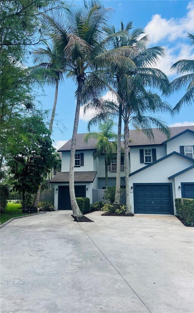 property at 1647 Hawthorne Pl