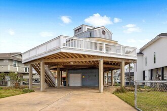 164 Bora Bora Dr in Tiki Island, TX - Building Photo - Building Photo
